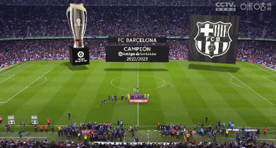 国米4‑0大胜科莫，一举登顶意甲积分榜（国际米兰4-0横扫科莫，跃居意甲榜首）